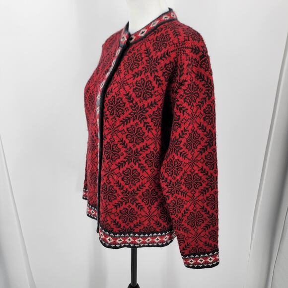LL Bean Cardigan Womens Medium Merino Wool Red Black Snowflake Sweater Vintage - Picture 4 of 12